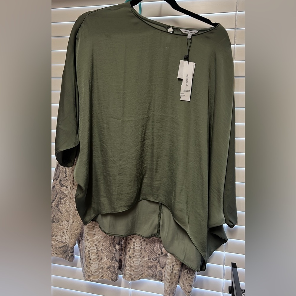 Perfect transitional piece and can be worn under kimonos